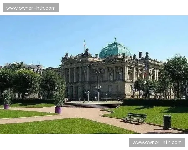 绿茵巅峰对决：瓜达大学vs托卢卡——当学术殿堂的狮吼遇上地狱深处的红色风暴